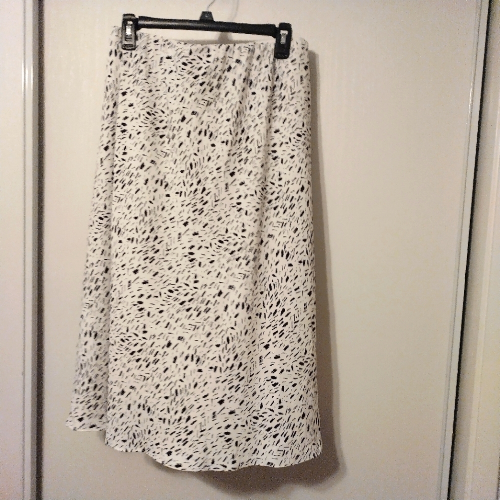 LANE BRYANT Pull-on Black and White Skirt size 20 NWT